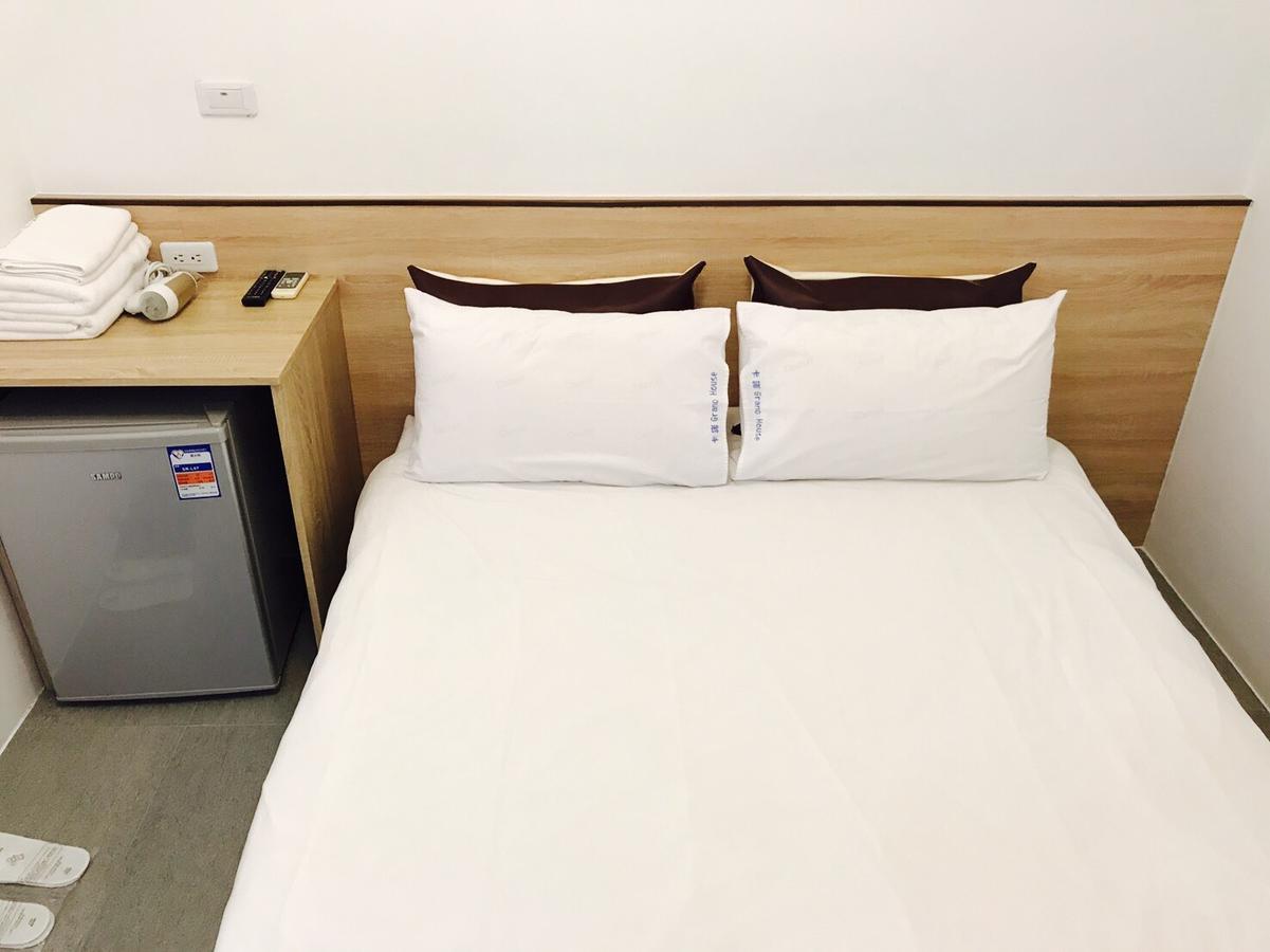 Grano-House Hostel Taichung Bagian luar foto